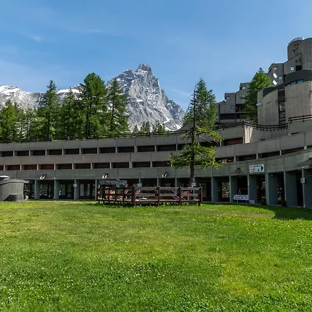 Hellochalet Le Bois Du Cervin - Matterhorn View, Ski-in Ski-out Apartment Breuil-Cervinia